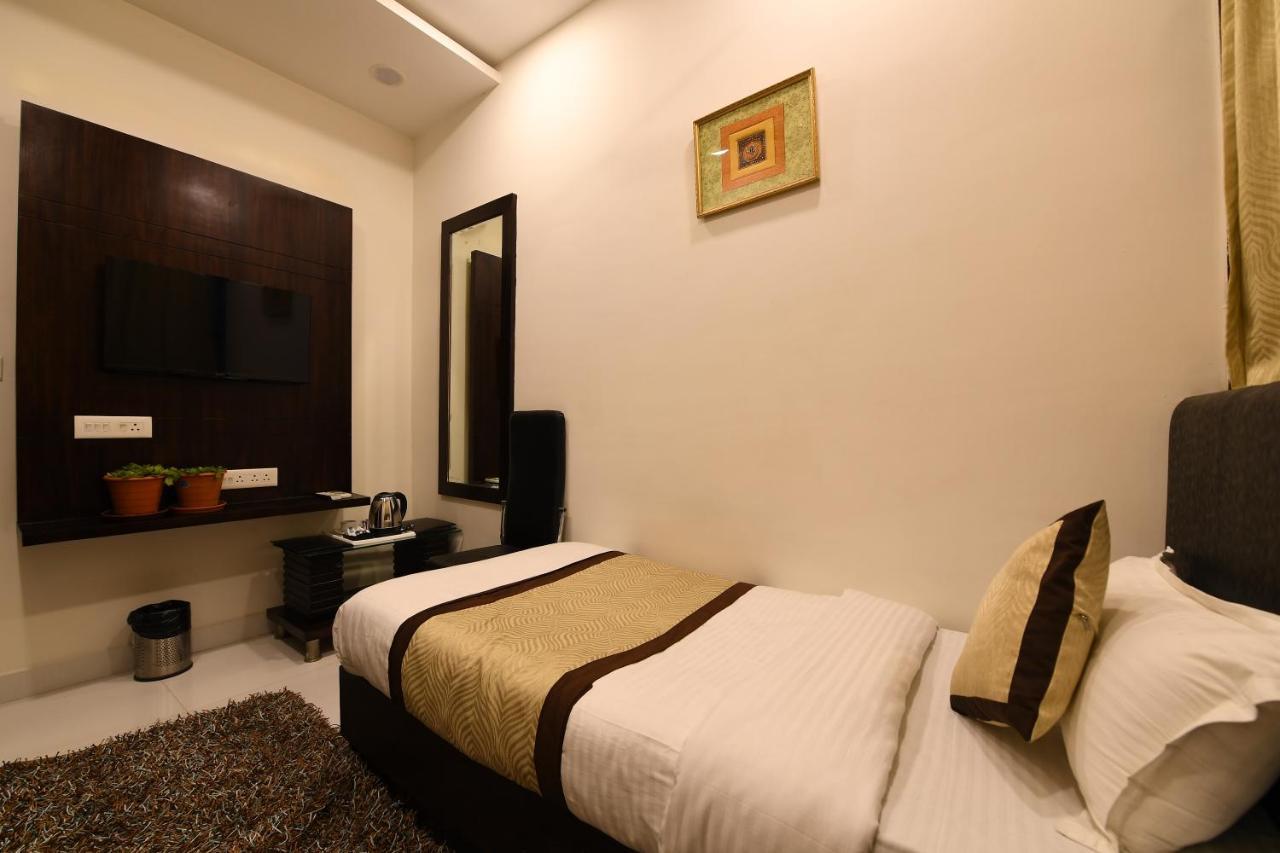 Madhav Muskan Residency Матхура Экстерьер фото